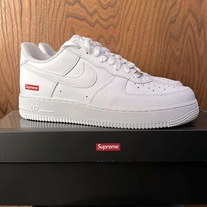 New in Box Supreme/Nike Air Force 1 Low SP, White - Men’s US 7.5